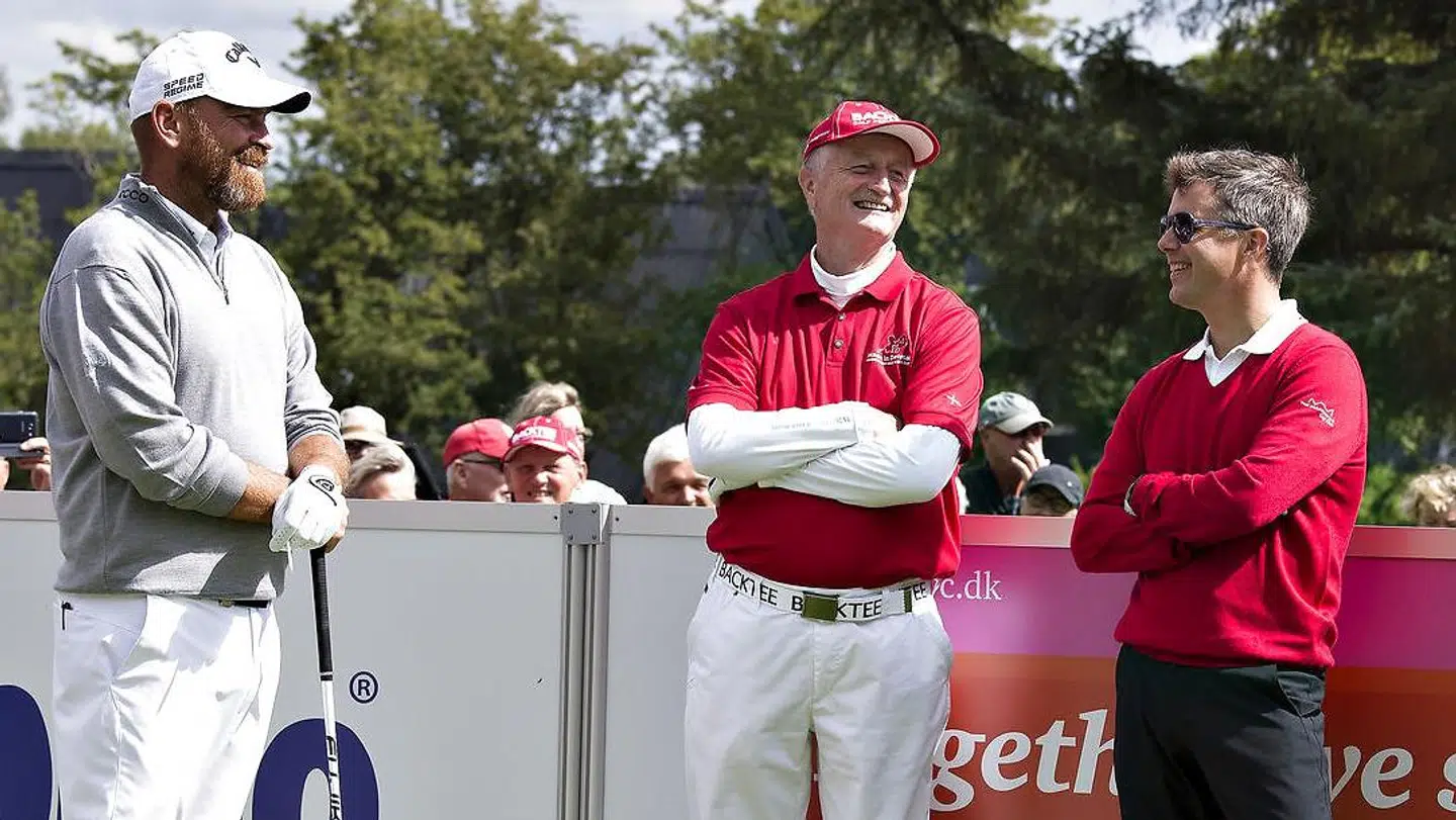 Danske milliardærer kan deles op i tre grupper. Den ene gruppe ynder at købe godser og golfbaner. Her ses den afdøde dynekonge Lars Larsen på en af sine golfbaner med kronprins Frederik og Thomas Bjørn som gæster.