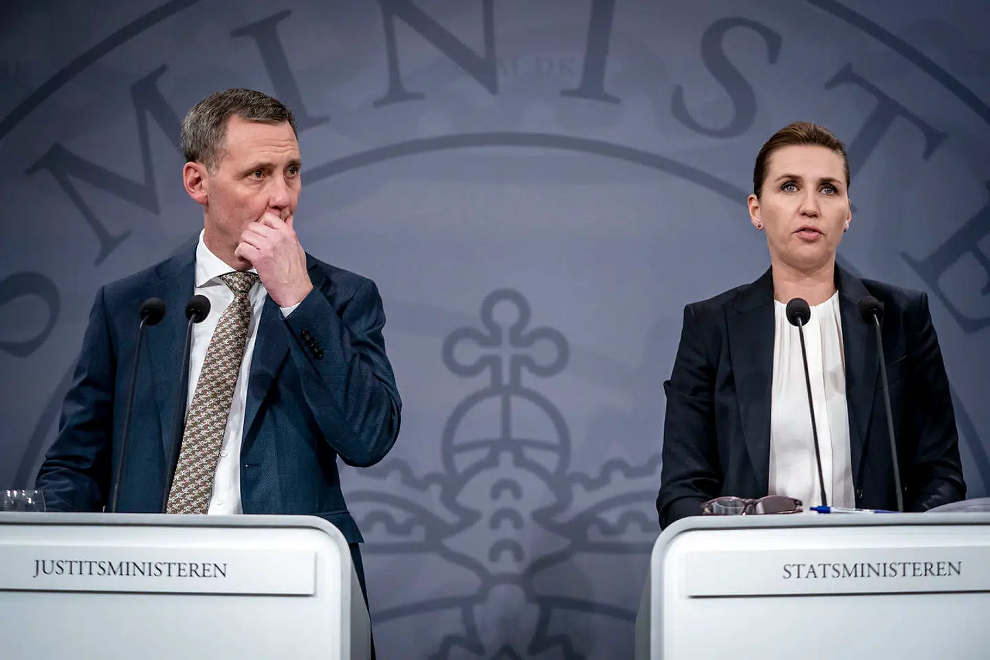 Statsminister Mette Frederiksen og justitsminister Nick Hækkerup holder pressemøde, hvor der besvares spørgsmål rejst i relation til smser i minksagen, Spejlsalen i Statsministeriet i København, onsdag den 3. november 2021. (Foto: Mads Claus Rasmussen/Ritzau Scanpix)