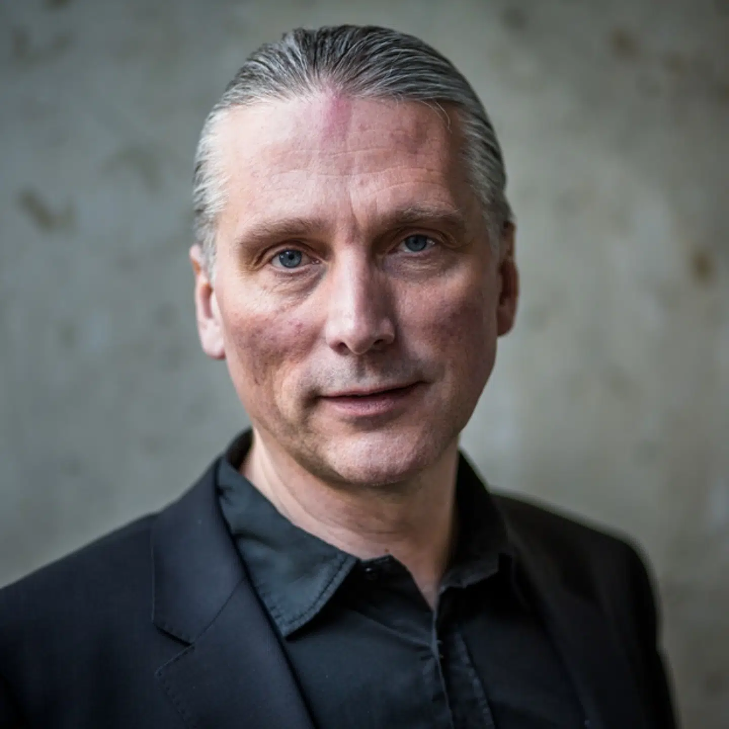 Roger Buch fortæller, at han ved sit første valg, som kommunalforsker i 1997, ikke vidste, at det var naturligt, at mediernes interesse ville falde i tiden efter vaget. Han troede derfor, at det skyldtes, at han havde sagt noget forkert. Sidenhen har han dog lært, at det ikke har noget med ham at gøre, og at det er helt naturligt. Foto: Danmarks Medie- og Journalisthøjskole.
