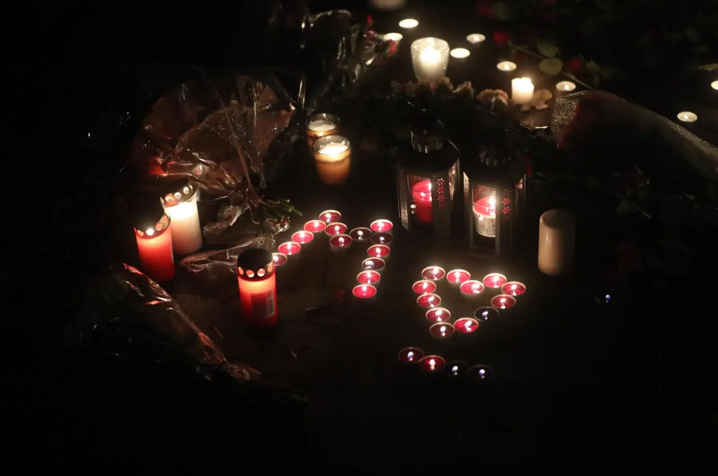 Allerede inden den egentlige melding om rapperen Milan Rahims død, var der tændt mange lys for ham på gerningsstedet.