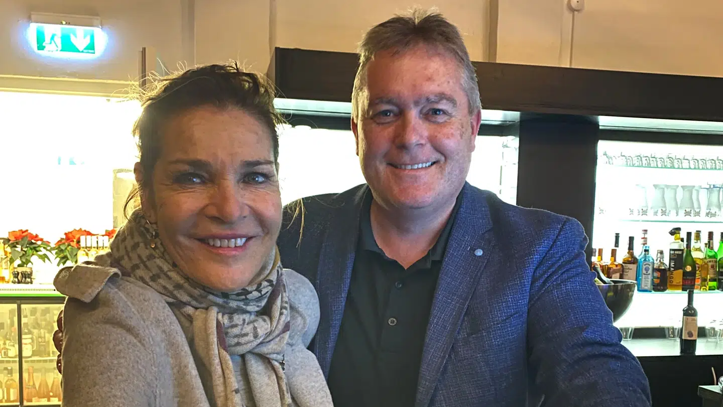 Søren Riis lagde også sit billede med Lis Sørensen op i samme opslag.