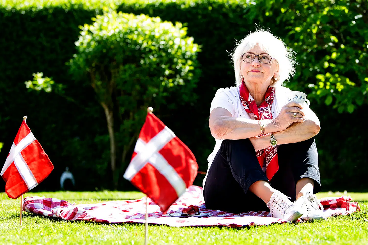 Pia Kjærsgaard fotograferet i sin have i Gentofte.