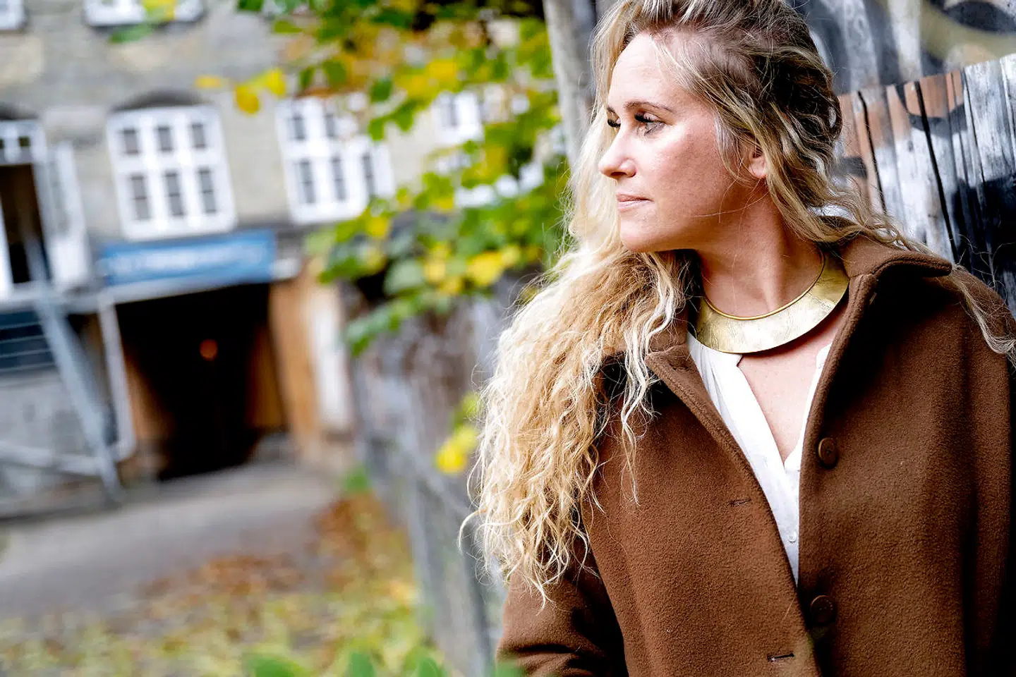 Heidi Svelmøe foran Medley-studierne i København, hvor hun har indspillet sin nye plade med bandet StellarPirate. Foto Bax Lindhardt