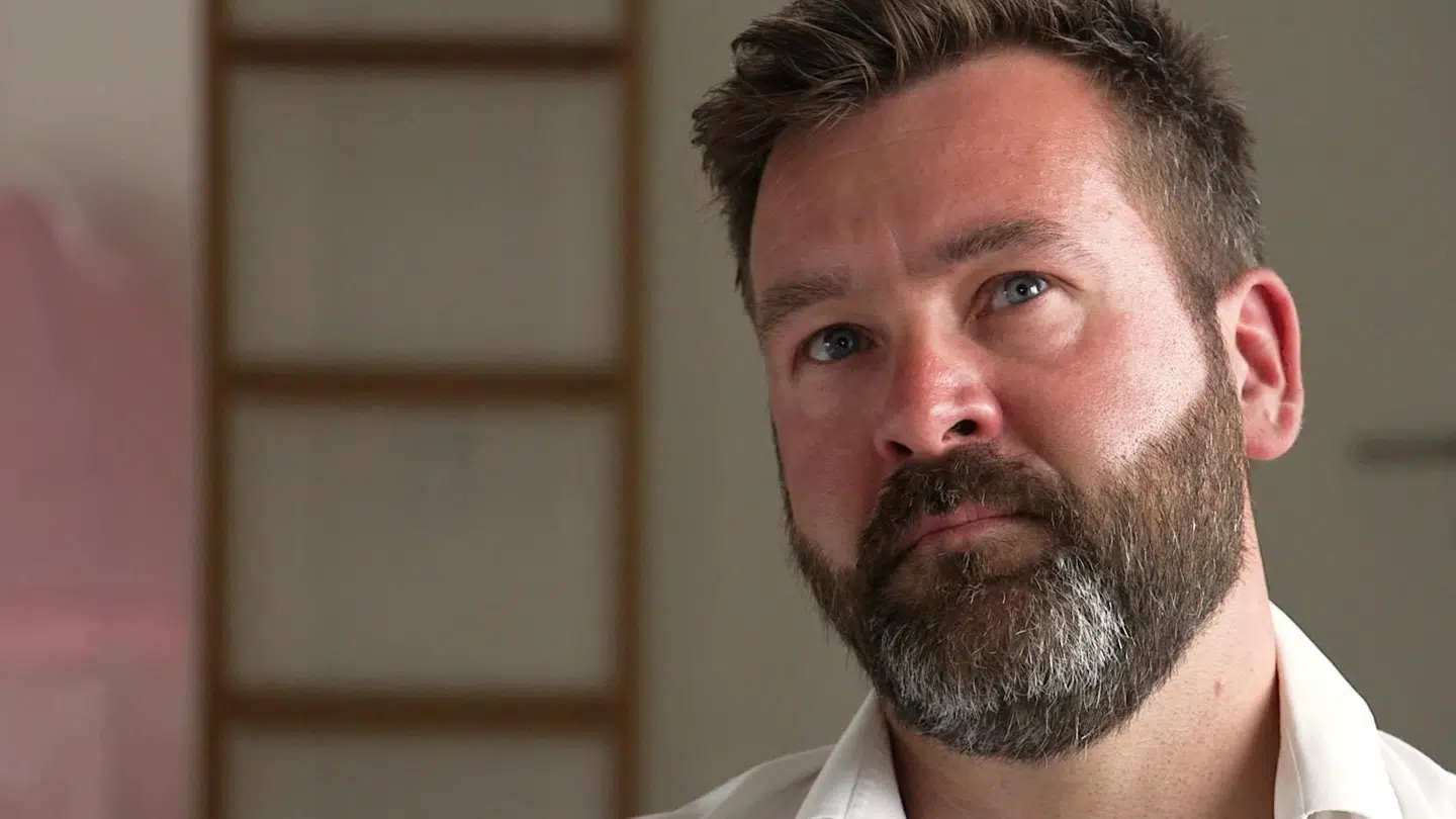 »Der er tomt, når de ikke er her. Jeg er rastløs, og jeg savner dem. Det bliver nogle korte nætter. Så jeg fokuserer på mit arbejde for at koble af,« siger Stig Pedersen. Foto: Rasmus Egeris/B.T.