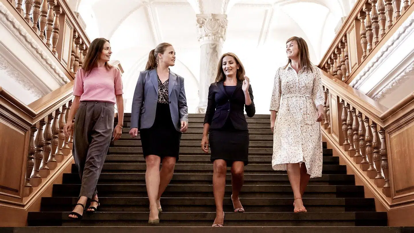 Marie Bjerre har sammen med partifællerne Sophie Løhde, Linea Søgaard-Lidell og Fatma Øktem skrevet en kronik om være kvinde og have en karriere samtidigt - og om hvordan de har oplevet at blive udskammet for det.