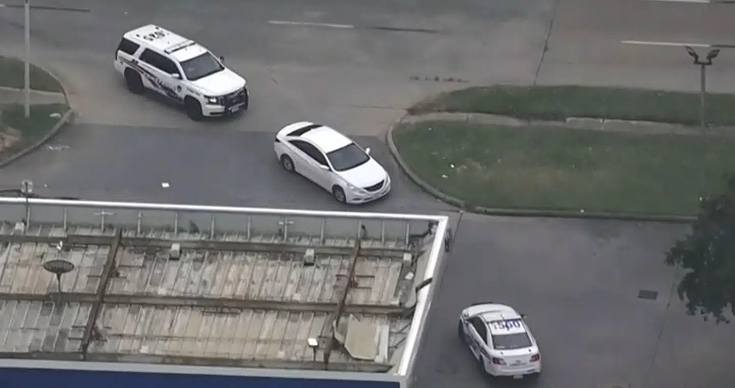 Politiet i Houston jagtede torsdag en mand mistænkt for et skyderi tidligere på ugen.