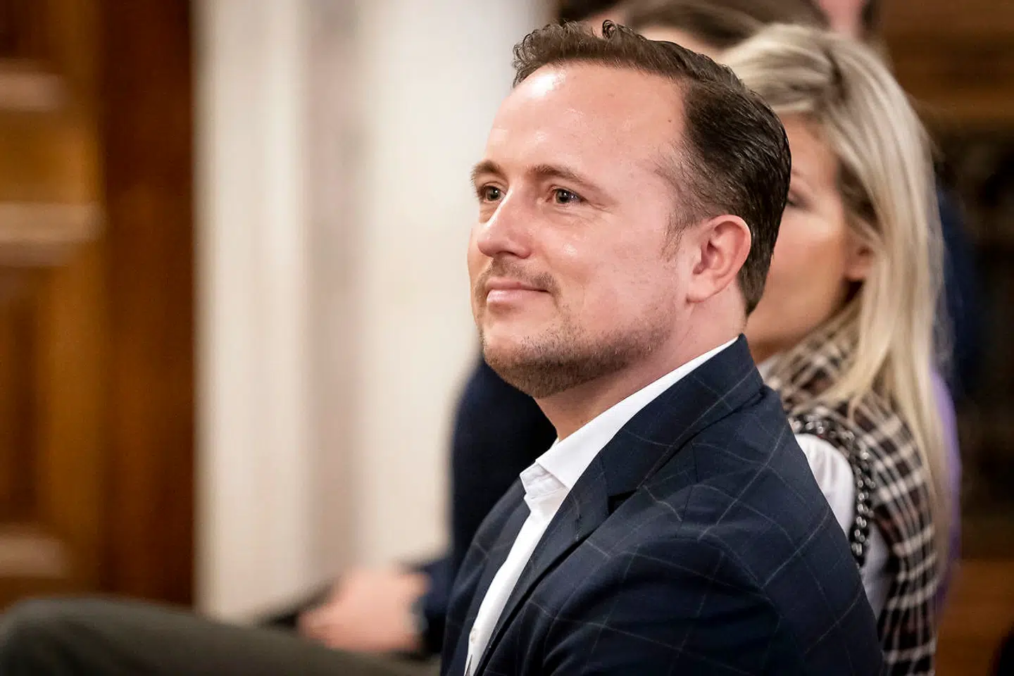Thomas Evers Poulsen er ambassadør for Julemærkefonden, der hjælper mobbeofre og ensomme børn. Han bliver sendt tilbage til sin egen skolegård, når han hører børnenes historier. Her er han ved præsentationen af årets julemærke på Københavns rådhus. Foto Mads Claus Rasmussen.