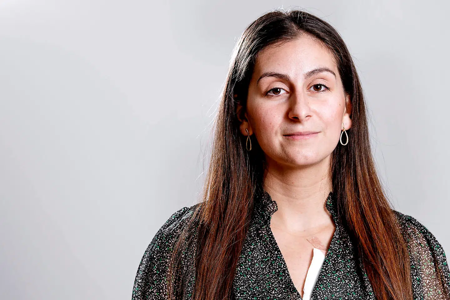 26-årige Patricia, mor til to små piger, er blevet diagnosticeret med angiosarkom – en meget sjælden kræftform, hvor der ingen erfaringer for behandling er i Danmark. Derfor er det nødvendigt, at hun får behandling i udlandet. Patricia har fået fjernet sit venstre bryst og den knude, der var opstået der. Desværre er risikoen for tilbagefald kæmpestor, og det vil være nødvendigt med præventiv kemo, som Danmark indtil videre har afslået grundet for lidt erfaring med lige netop dette her i landet.