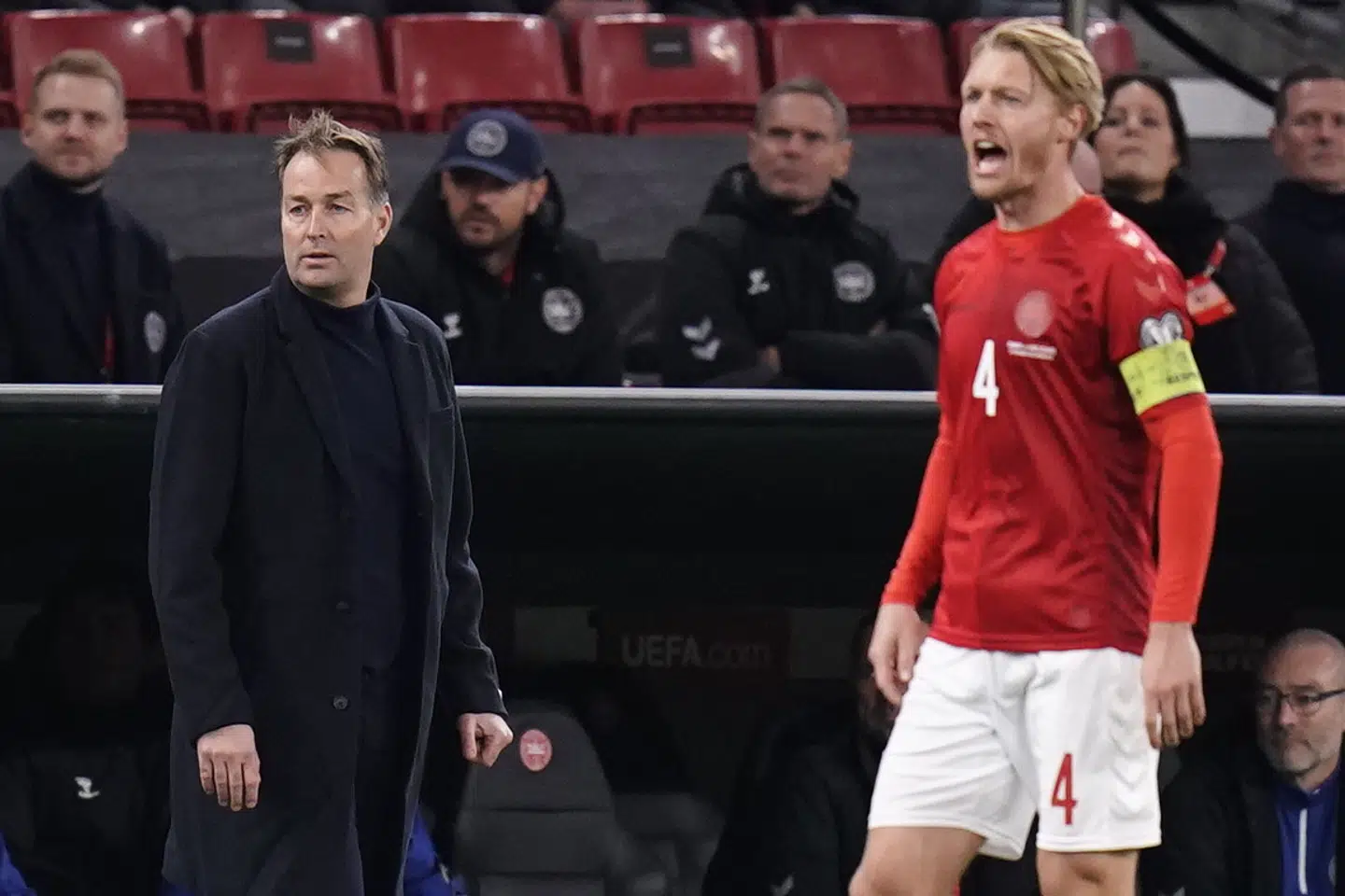 Denmark's national coach Kasper Hjulmand and Simon Kjaer (4). World Cup qualifier between Denmark - Faroe Islands in the Park, Friday 12 November 2021. (Photo: Liselotte Sabroe / Scanpix 2021)