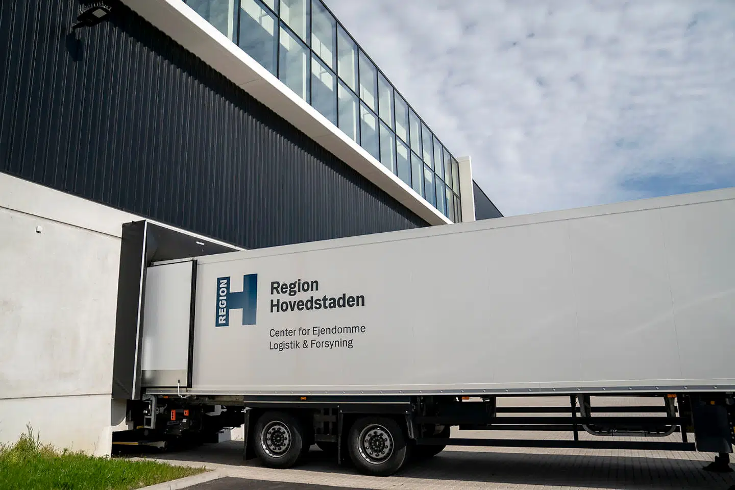 Region Hovedstaden fremviser nødlager med værnemidler i Greve, mandag den 10. maj 2021. Nødlageret er etableret på rekordtid og er blandt de første af ni nødlagre i Europa, der står klar til at hjælpe lande hårdt ramt af COVID-19.. (Foto: Mads Claus Rasmussen/Ritzau Scanpix)