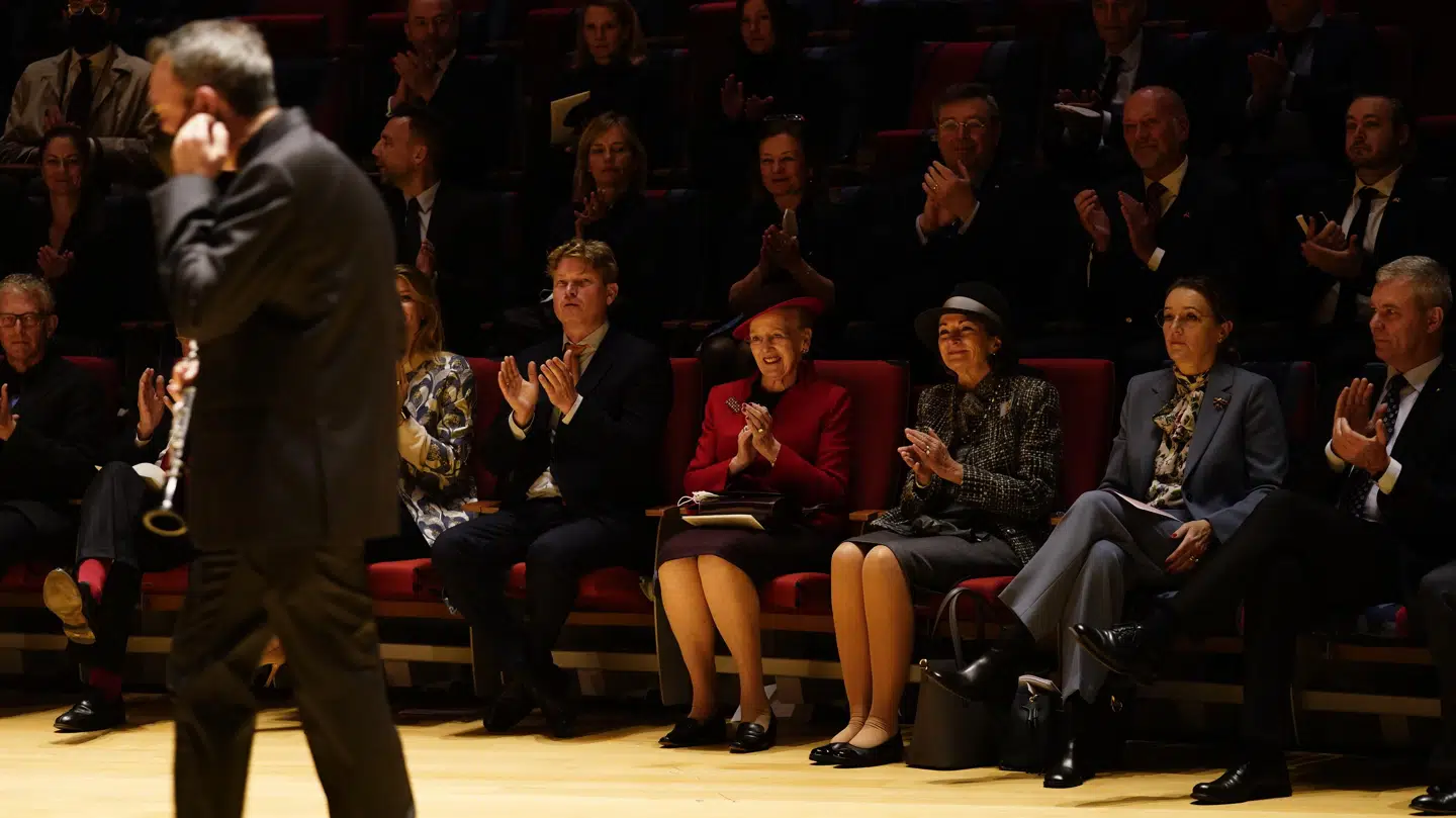Dronningen besøger musikkonservatoriet Barenboim-Said-Akademie, der tilbyder bachelorgrader og diplombeviser i musik.