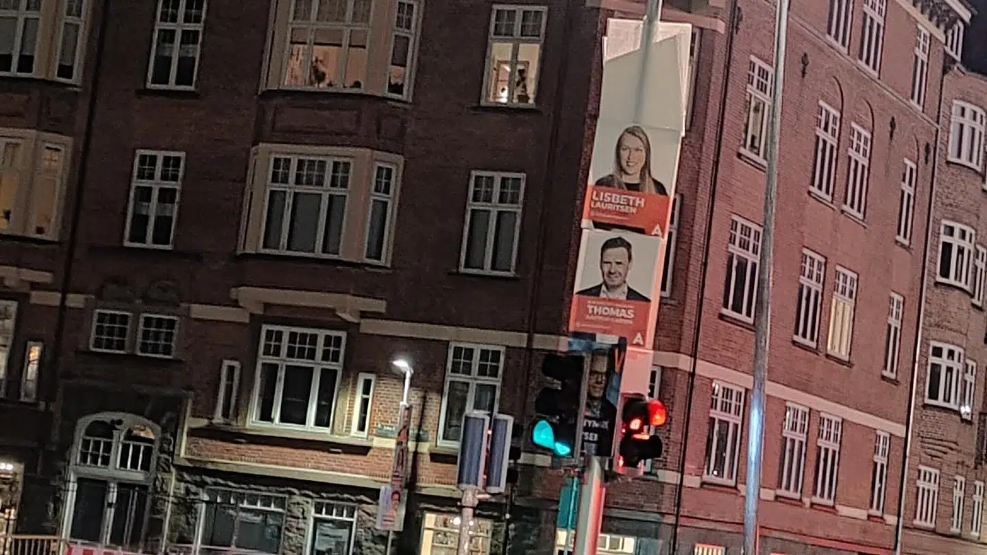 Valgplakaterne har hængt ulovligt længe. Billedet her er fra 7. november.
