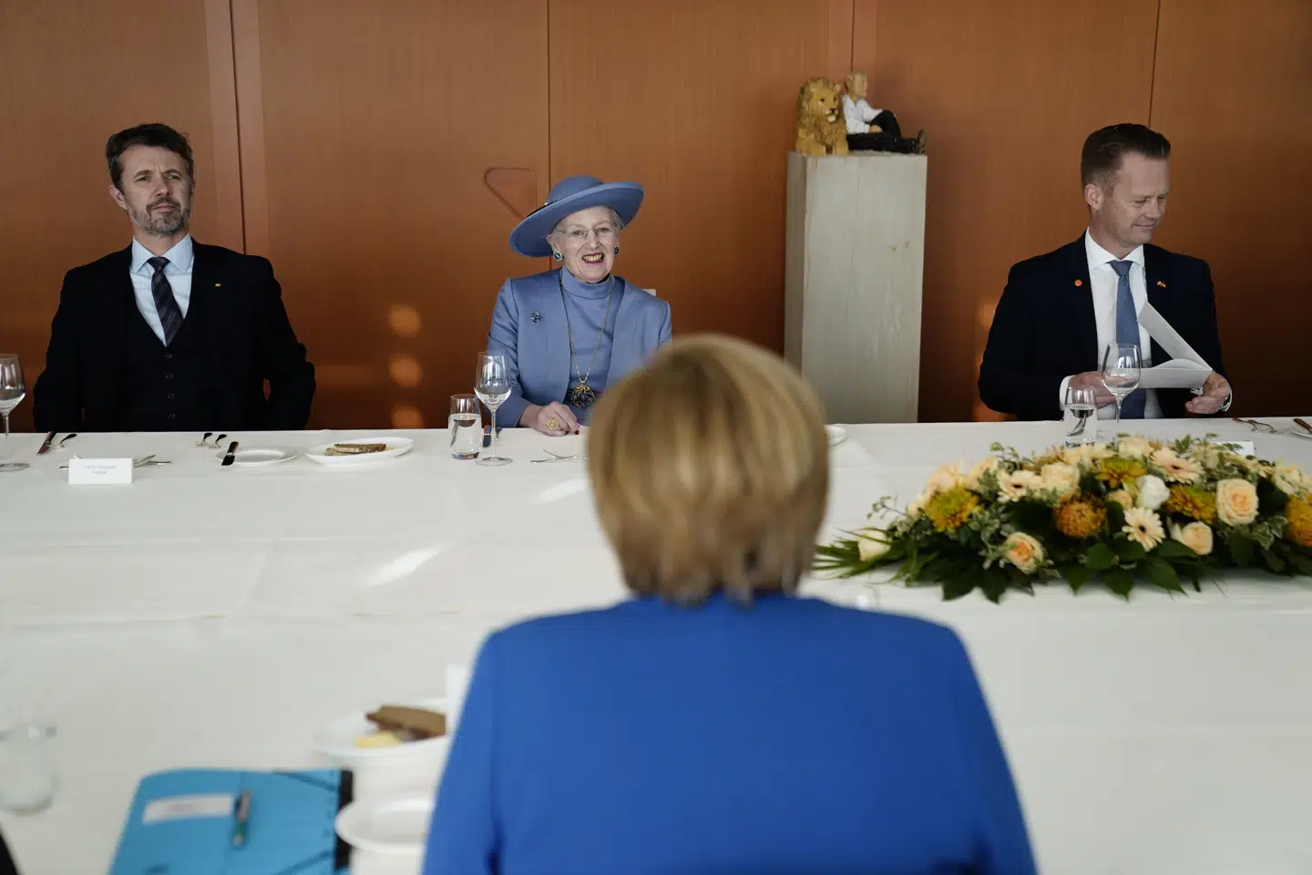 Dronning Margrethe og kronprins Frederik deltager i en officiel frokost i den tyske kansler, Angela Merkels, officielle residens og sekretariat, Kansleramt i Berlin, onsdag den 10. november 2021.  Statsbesøget i Tyskland starter i Berlin onsdag den 10. november og slutter lørdag den 13. november i München.