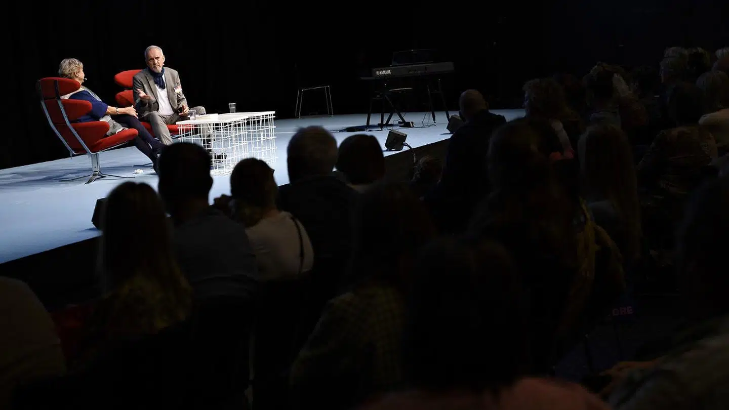 Jussi Adler-Olsen bliver interviewet om sin bog "Natrium Chlorid" af Lone Kühlmann på Store Scene på BogForum 2021 i Bella Center i København, lørdag den 6. november 2021.