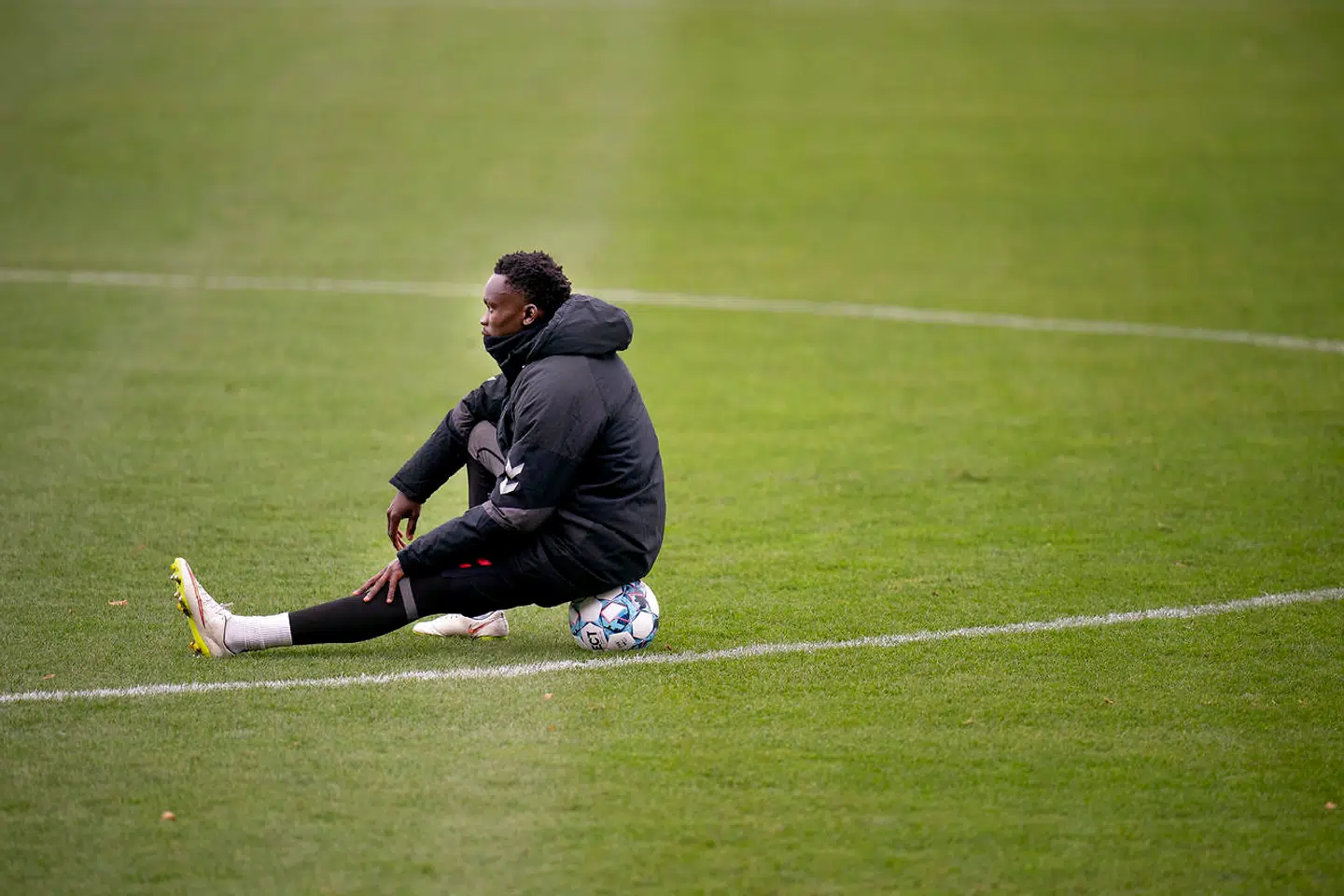 Pione Sisto trænede alene ved tirsdagens træningspas i Helsingør.