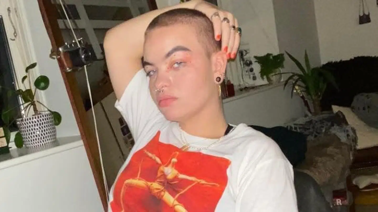 Miras eget foto fra aftenen, hvor han selv beskriver sit udseende som et mix af det maskuline og feminine. Foto: Privat