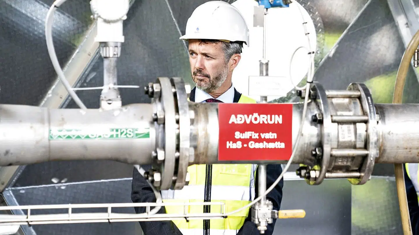 Kronprinsen besøger Carbfix Reykjavik Energy. Firmaet fanger og lagrer CO2 i undergrunden.