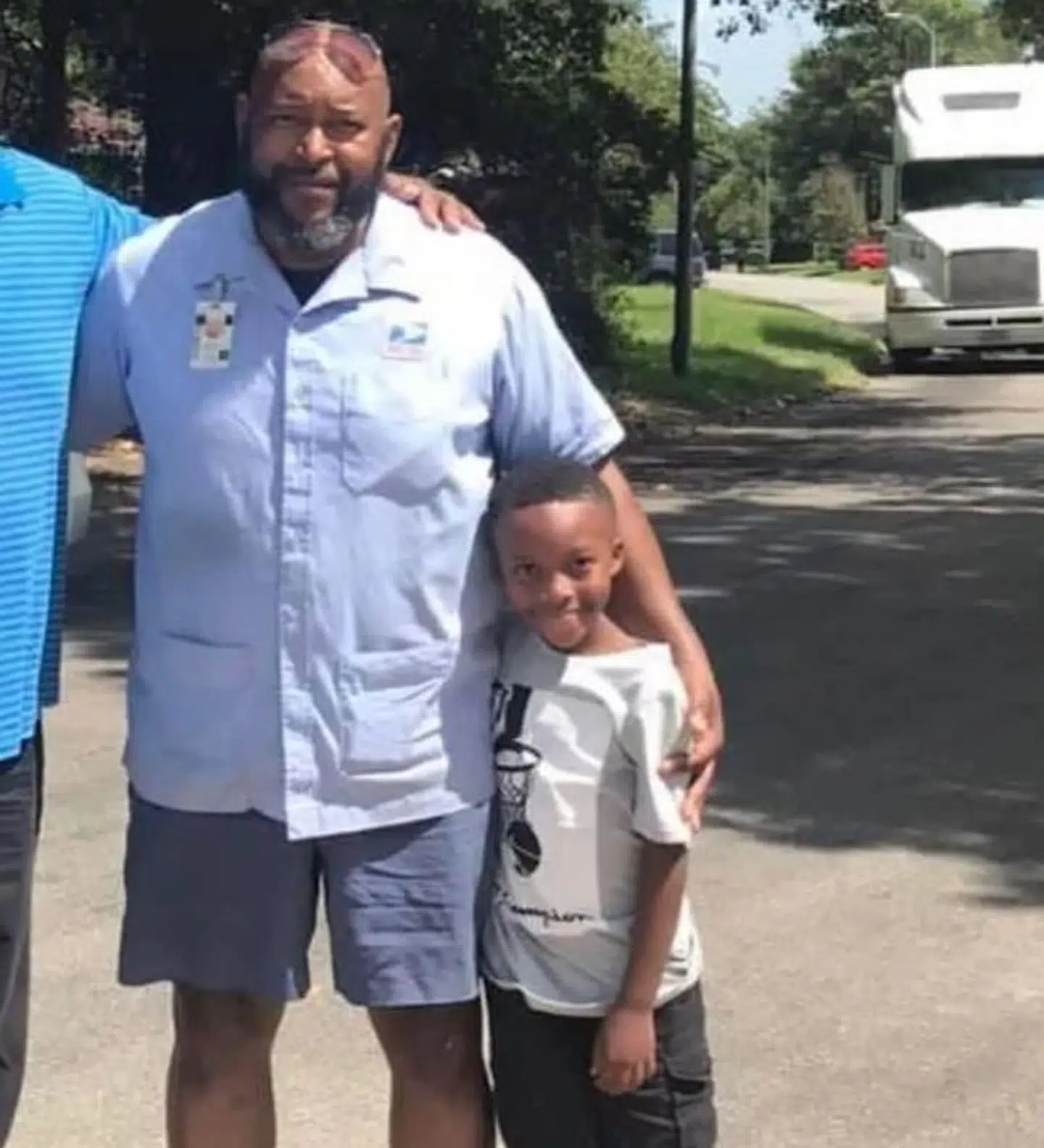 Ezra med sin far, Treston Blount.