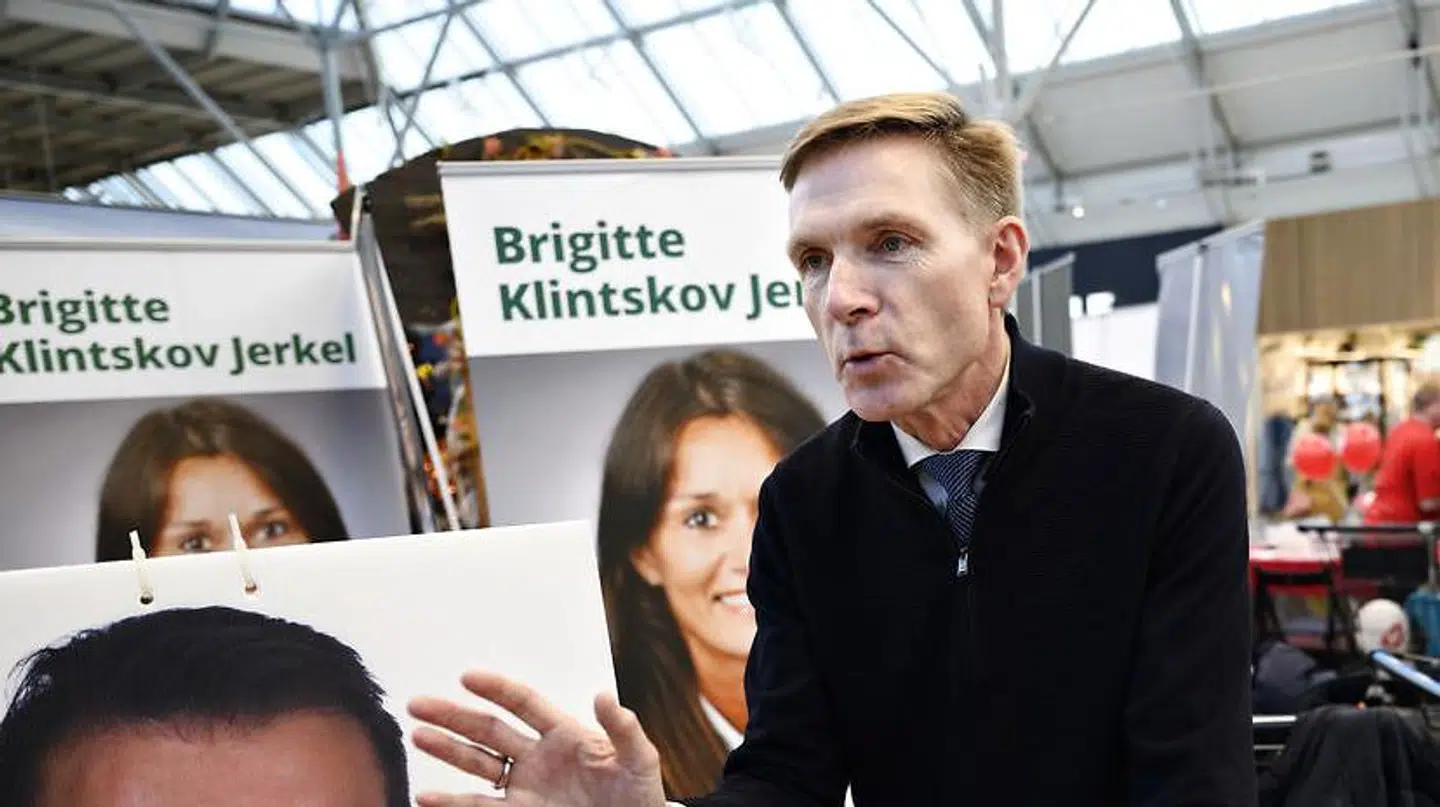 Dansk Folkepartis Kristian Thulesen Dahl mener, at afdelingschef Tejs Binderups udsagn i Minkkommisionen belaster statsministeren betydeligt. Tirsdag skal hun svare på spørgsmål i Folketinget.