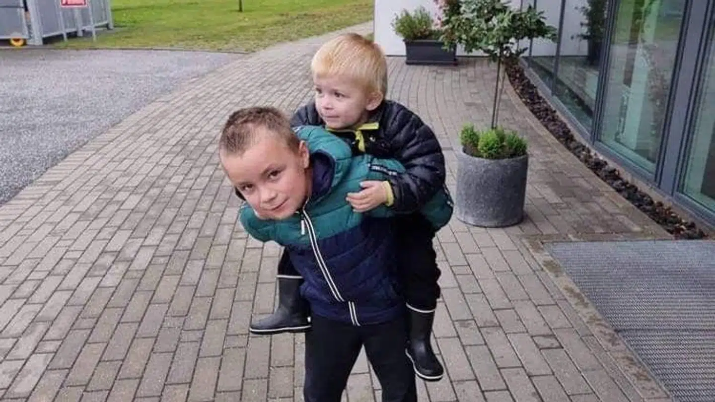 Kians to-årige lillebror var i Skejby for at besøge sin storebror.