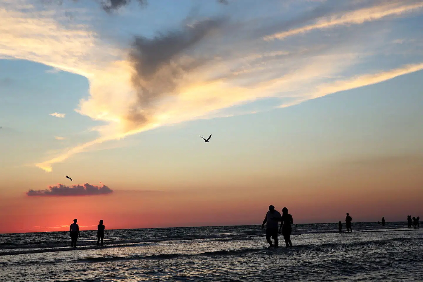 Drømmen om varme gåture langs med strandkanten i Florida har fået nyt liv med genåbningen af turistruterne over Atlanten.