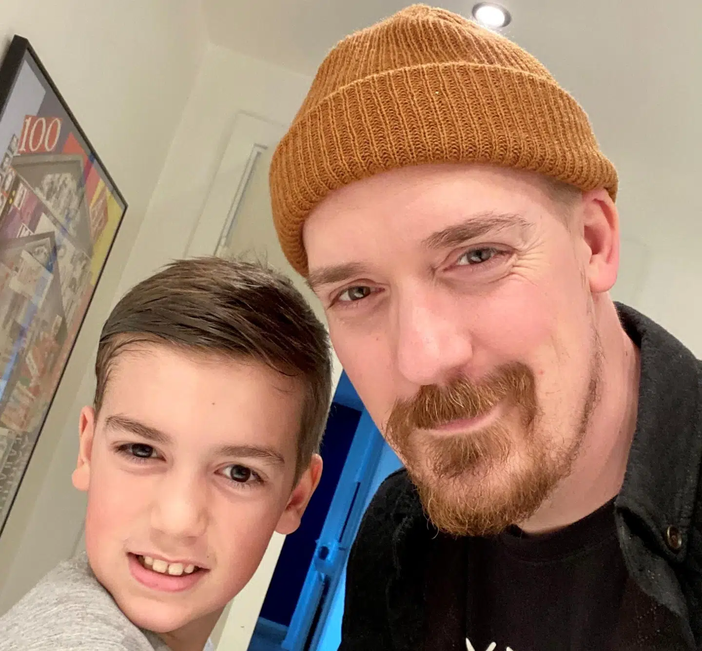 »Marius har det skønt lige nu, han elsker Formel 1 og fodbold, går til ridning og fodbold og går i specialskole, hvor han har nogle fantastiske lærere og pædagoger.«