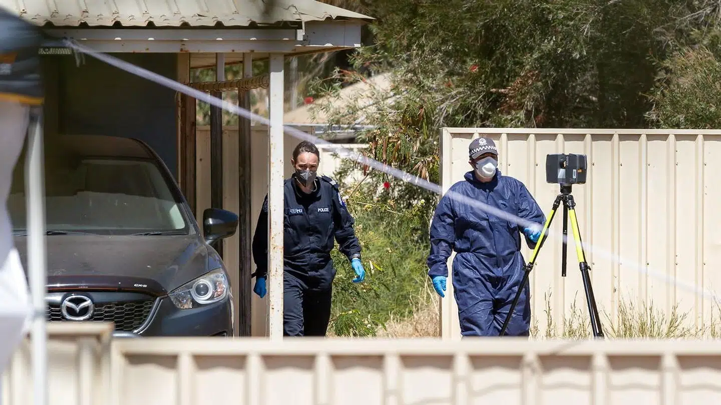 Politiet er på sjettedagen i gang med at undersøge huset i Carnarvon.