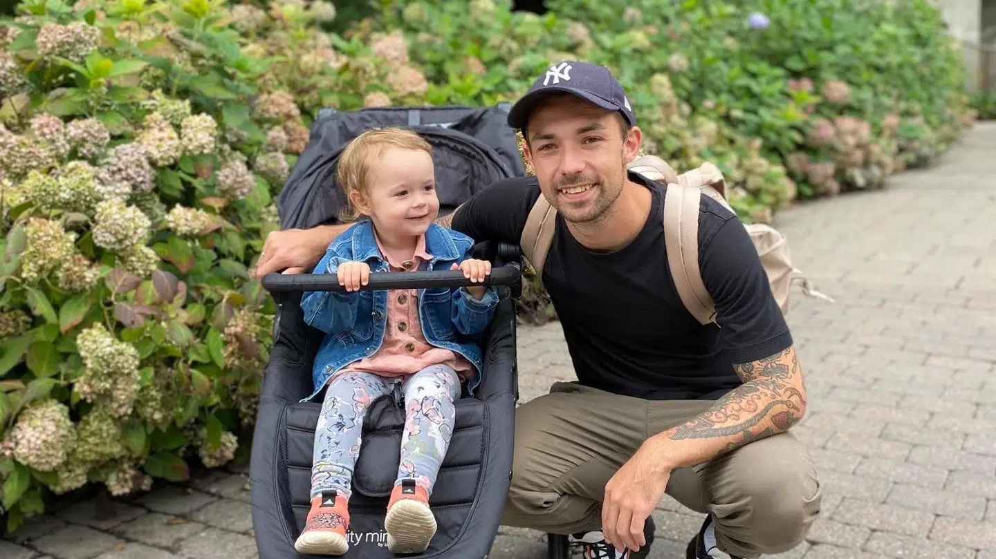 Viktor Ahlmann med datteren Ellen. Foto: Privat