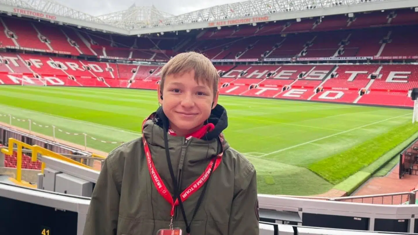 Smil over verdens bedste konfirmationsgave. Få timer senere var det den værste, da Thomas på Old Trafford så Manchester United tabe 0-5 til ærkerivalerne fra Liverpool. Privatfoto