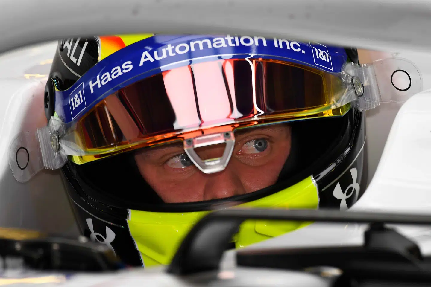 Mick Schumacher udgik allerede på første omgang i endnu er sort weekend for Haas F1 Team.