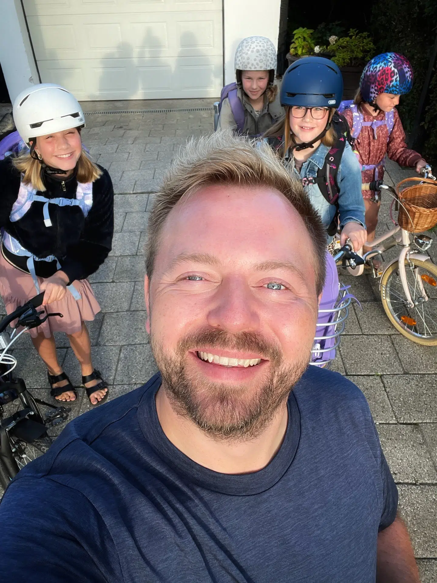 Allan Stage med sine fem børn