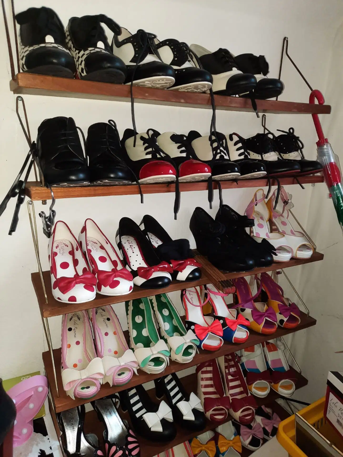 Her er bare et udpluk af den store skosamling hjemme hos Lea Nørager Jensen.