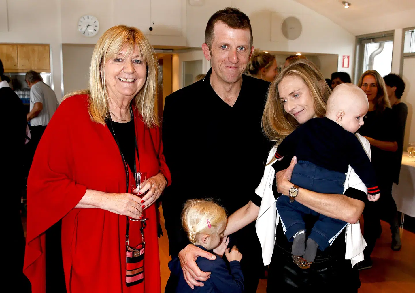 Et sjældent foto af Ulla Terkelsen med sin familie. Her ses hun i 2014 med sønnen, Nicholas, svigerdatteren, Kamilla, og børnebørnene, Alma og Storm.