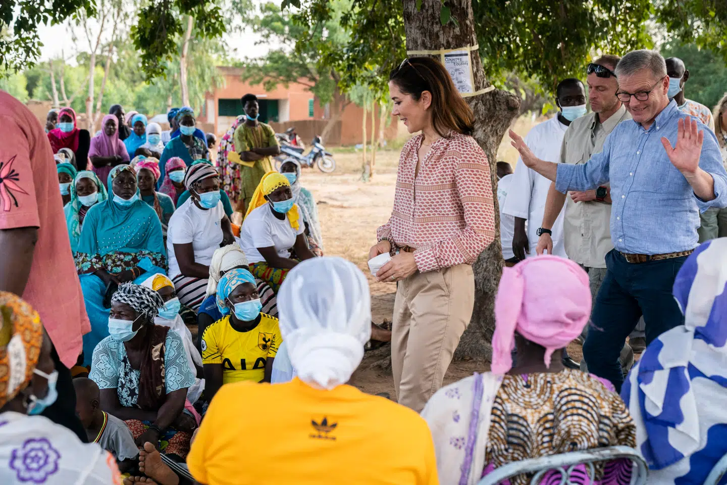 Kronprinsesse Mary og udviklingsminister Flemming Møller Mortensen besøger en mobil sundhedsklinik drevet af organisationen Marie Stopes International (MSI) i Kaya, Burkina Faso.