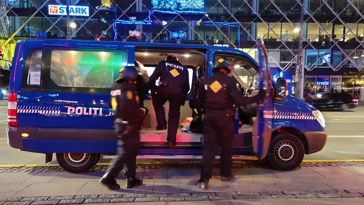 Politiet mødte talstærkt op i området ved Old Irish i København.