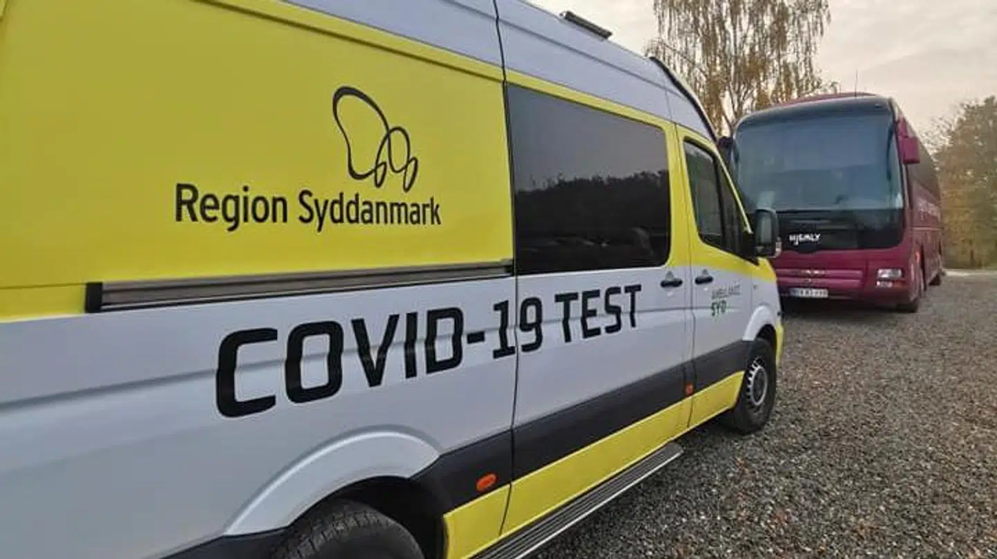 Region Syddanmark sendte onsdag testbilen ud til Hjemly Idrætsefterskole. Foto: Hjemly Idrætsefterskole.
