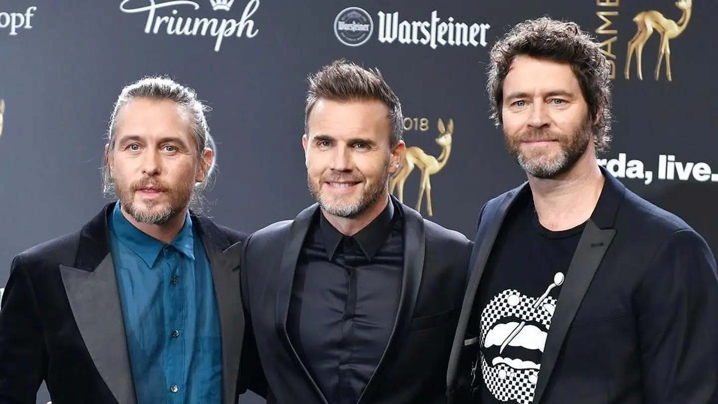 Gary Barlow (midt) ses her med de andre medlemmer af Take That, Mark Owen og Howard Donald.