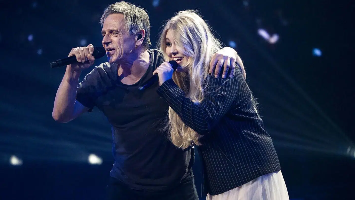 Nikoline Steen Kristensen & Michael Falch på scenen sammen i X Factor.