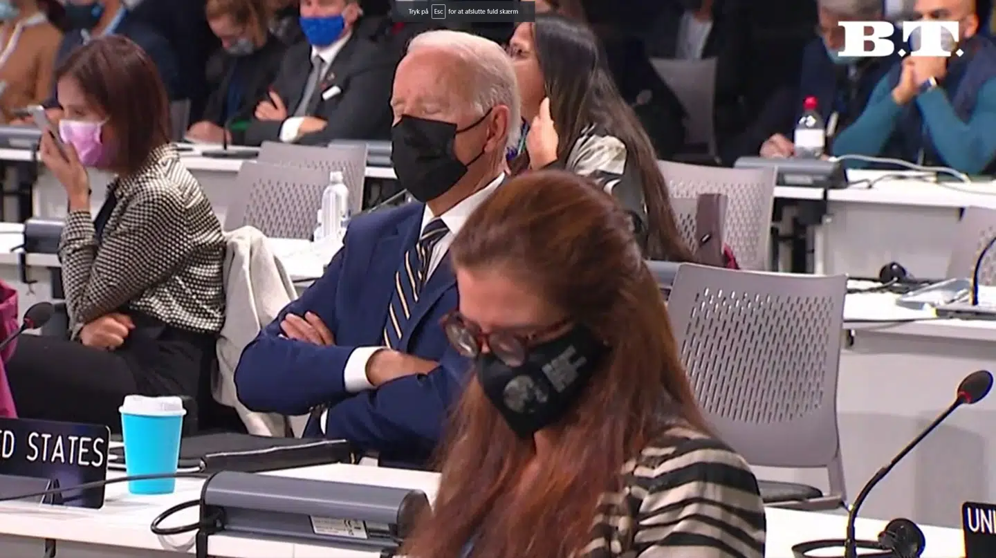 Også Joe Biden blev set tage en lille blunder.