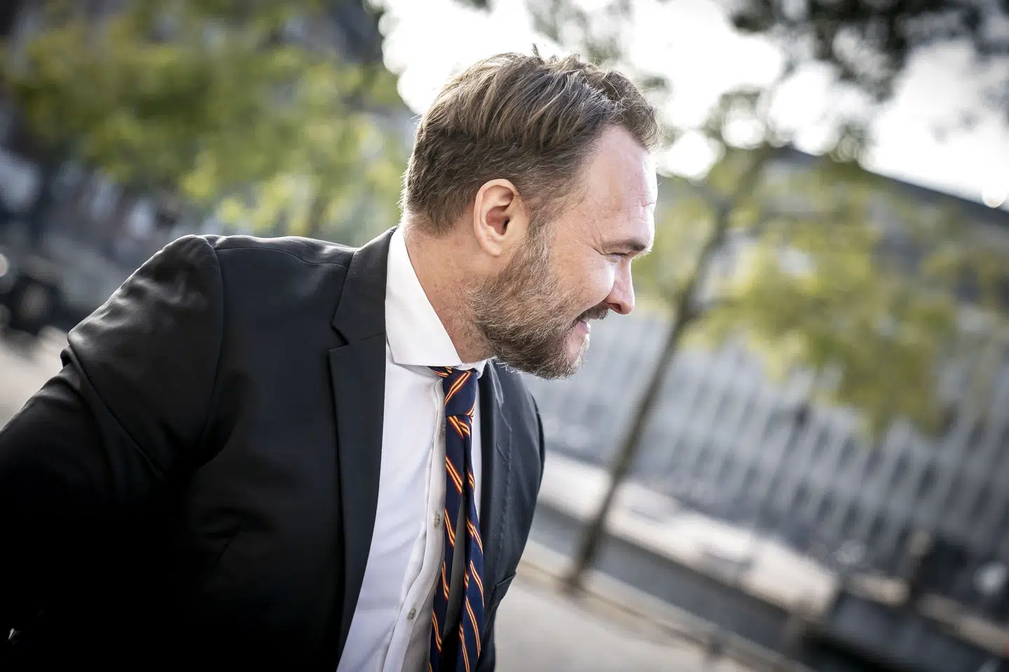 - Den dårlige nyhed er, at der stadig er lang vej hjem. Tæller man det sammen, som er lovet nu, så vil det føre til temperaturstigninger på lige under 3 grader. Og vi skal helt ned på 1,5 grader. Så der er lang vej igen, siger klimaminister Dan Jørgensen (S), som har fået til opgave sammen med Grenada at få verdens lande til at love flere reduktioner før COP26-møde. Mads Claus Rasmussen/Ritzau Scanpix