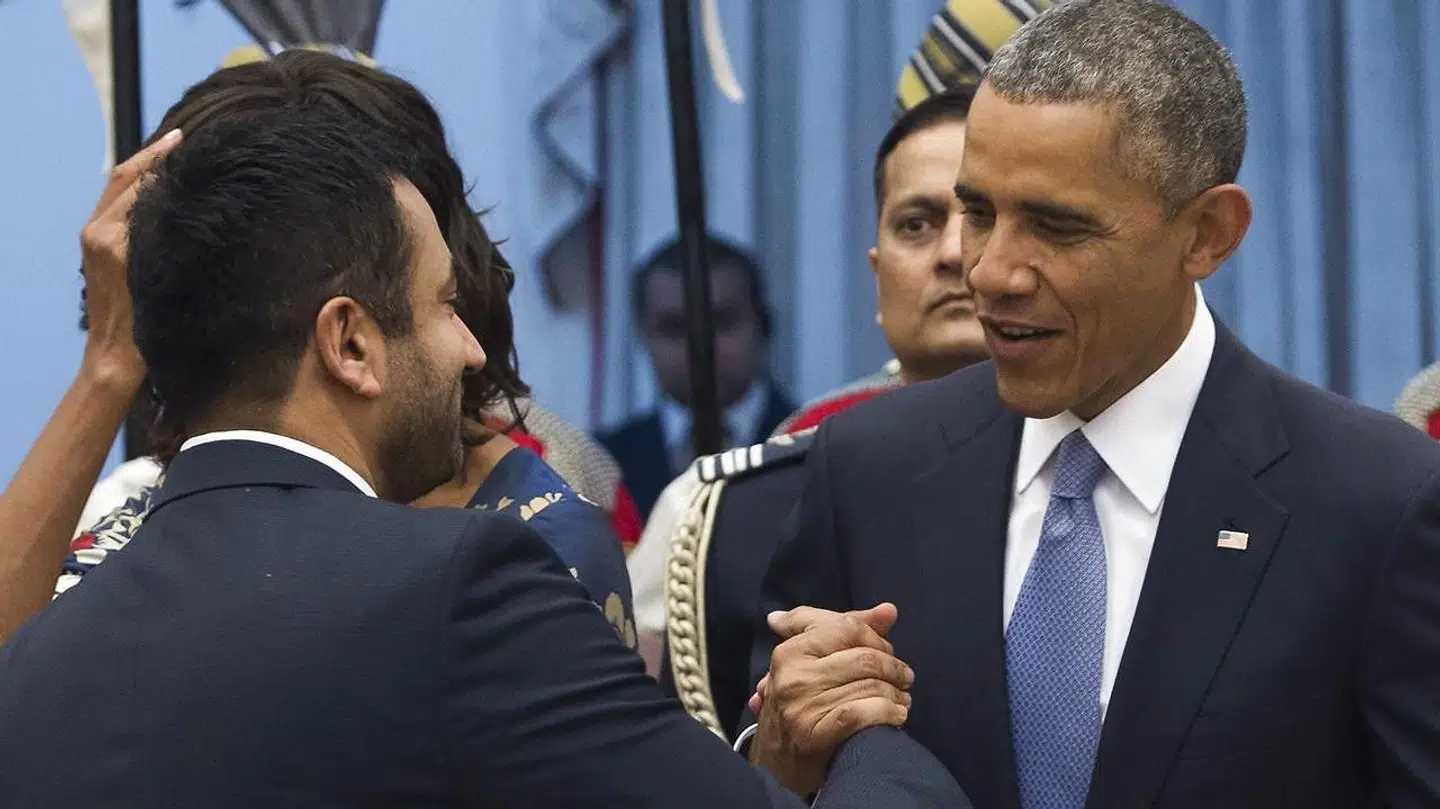 Kal Penn hilser her på Barack Obama tilbage i januar 2015.