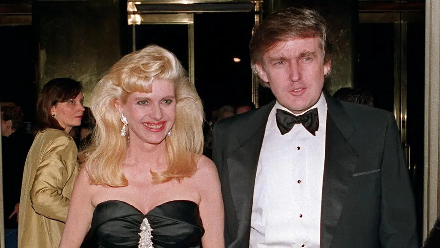 Ivana Trump var også gift med Donald Trump. her ses de sammen i 1989.