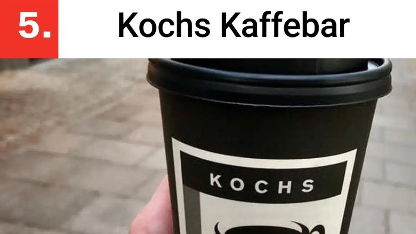 En varm kop kaffe fra Kochs Kaffebar er perfekt til en gåtur i Aalborg.