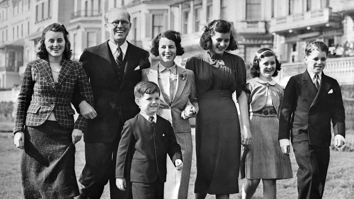 Joseph og Rose med fem ud af deres børn. Fra venstre Kathleen, Edward, Patricia, Jean og Robert.