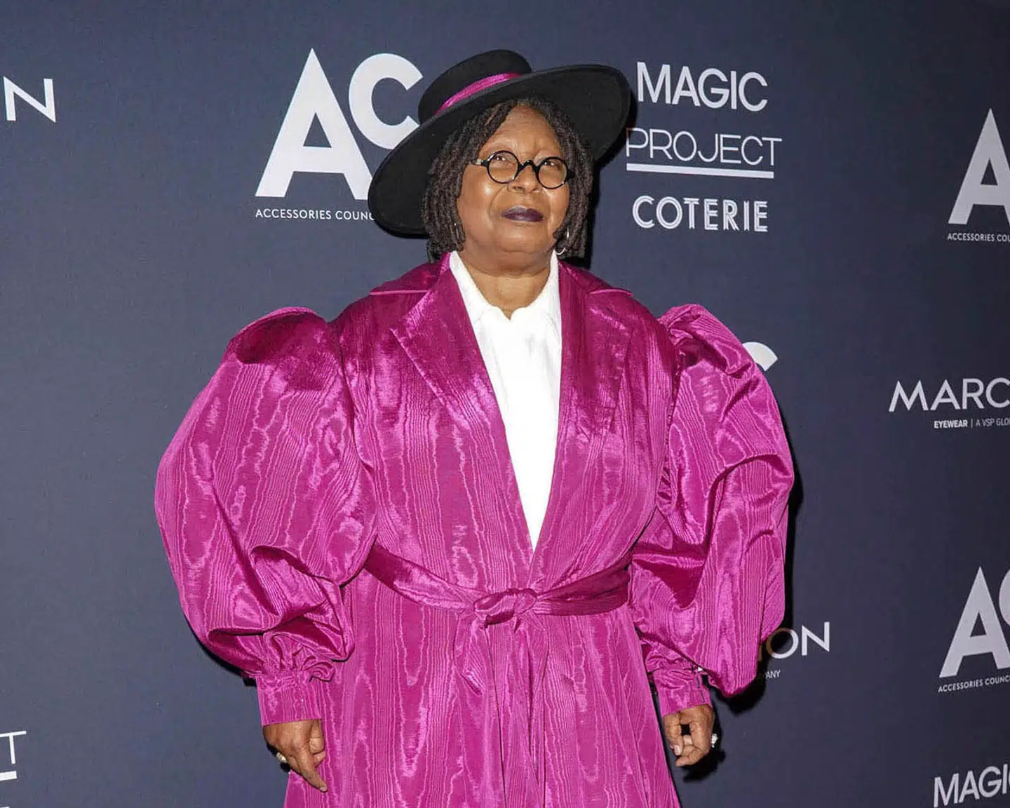 Whoopi Goldberg tror ikke helt på historien fra parrets talsperson om den 'biljagt', de var udsat for.