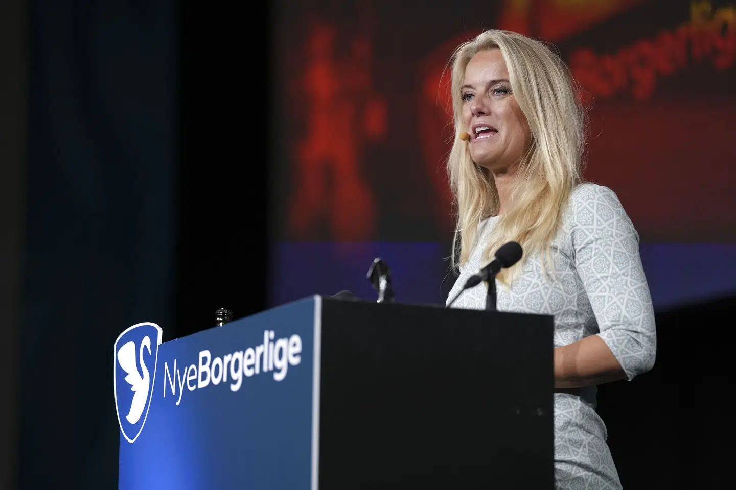 - Jeg erkender, at når debatten bliver ophedet, så kan tonen blive hård også sommetider for hård. At vreden over, at problemerne med uintegrerede indvandrere ikke bliver løst, kan være svær at holde tilbage også for mig, siger formand Pernille Vermund i Nye Borgerlige. Claus Fisker/Ritzau Scanpix