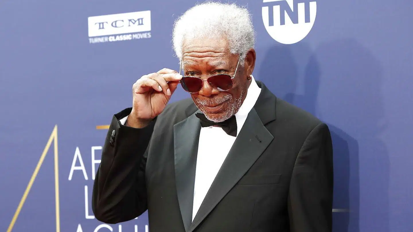 Modsat mange andre får Morgan Freeman pæne ord med sig i bogen.
