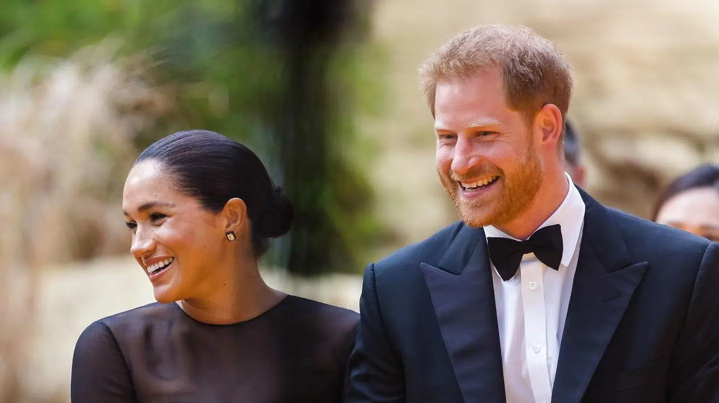 Her ses hertugen og hertuginden af Sussex, da de ankommer til premieren på 'Løvernes Konge' i London. EPA/VICKIE FLORES