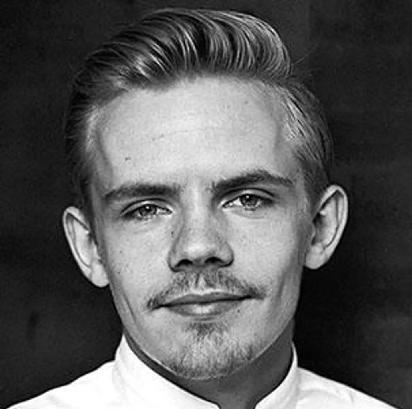 Jonas Byskov var såkaldt superstudent og skabte herefter en millionforretning i sengewebshoppen Bedre Nætter. Men ifølge Forbrugerrådet Tænk og en ekspert er forretningsmodel vildledende og uetisk.