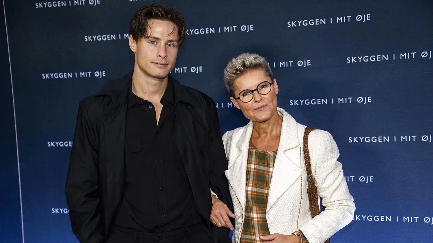 Line Baun Danielsen havde taget sin søn Emil med på den røde løber til gallepremieren på Ole Bornedals 'Skyggen i mit øje'.